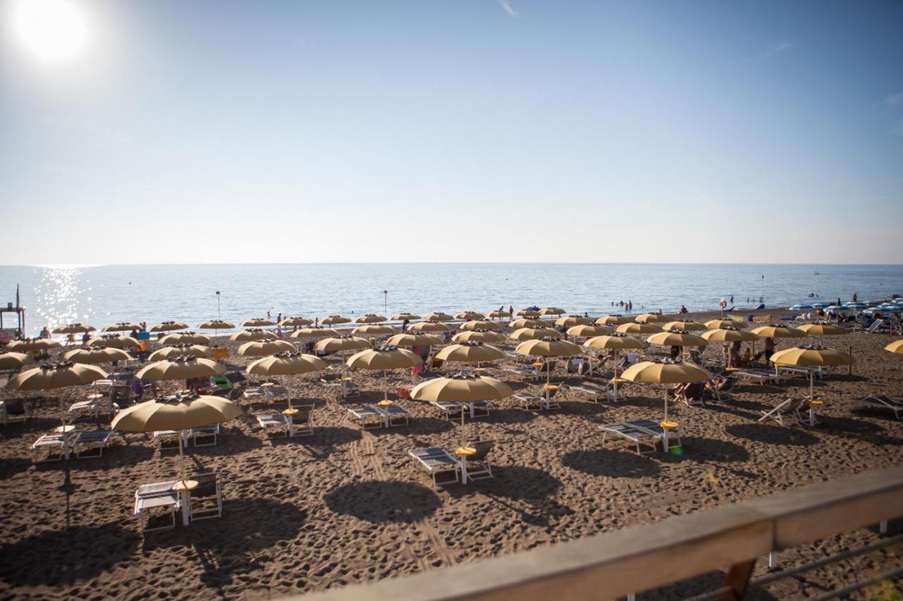 Alberto Quadrilocale A Soli 150M Dal Mare Марина-ди- Кастаньето Экстерьер фото