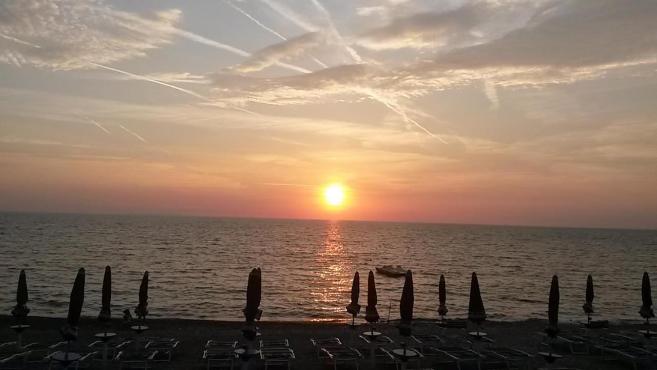 Alberto Quadrilocale A Soli 150M Dal Mare Марина-ди- Кастаньето Экстерьер фото